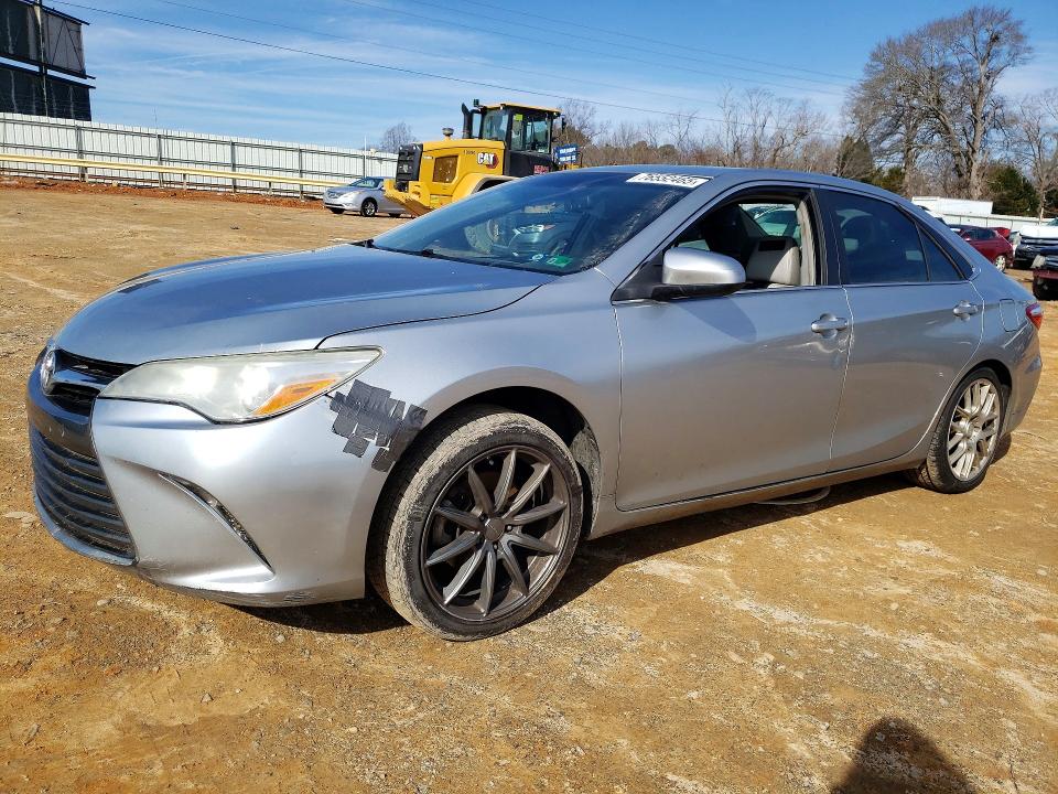 76552465 :رقم المزاد ، 4T1BF1FKXFU898853 vin ، 2015 Toyota Camry مزاد بيع