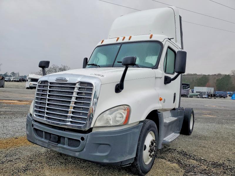 77428975 :رقم المزاد ، 1FUBGEDV1GLHC5615 vin ، 2016 Freightliner Cascadia 1 مزاد بيع