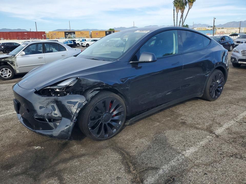 77506415 :رقم المزاد ، 7SAYGDEF7SF221539 vin ، 2025 Tesla Model Y مزاد بيع