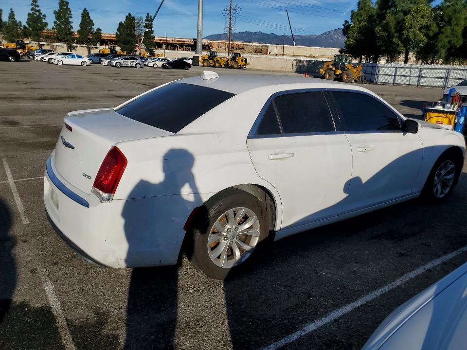 Продажа на аукционе авто 2015 Chrysler 300, vin: 2C3CCAAG2FH872212, номер лота: 79267015