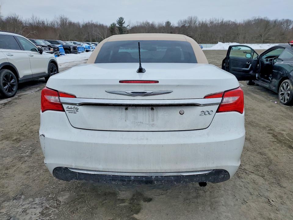 2011 Chrysler 200 მანქანა იყიდება აუქციონზე, vin: 1C3BC2EB0BN613591, აუქციონის ნომერი: 77117035