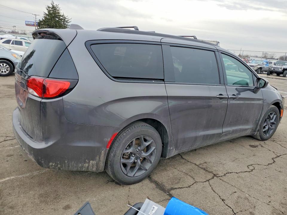 77759055 :رقم المزاد ، 2C4RC1EGXJR227889 vin ، 2018 Chrysler Pacifica مزاد بيع