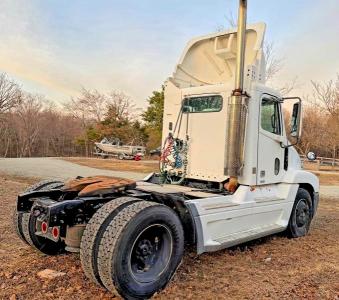 79116035 :رقم المزاد ، 1FUBBAA862PJ88345 vin ، 2002 Freightliner Conventional مزاد بيع