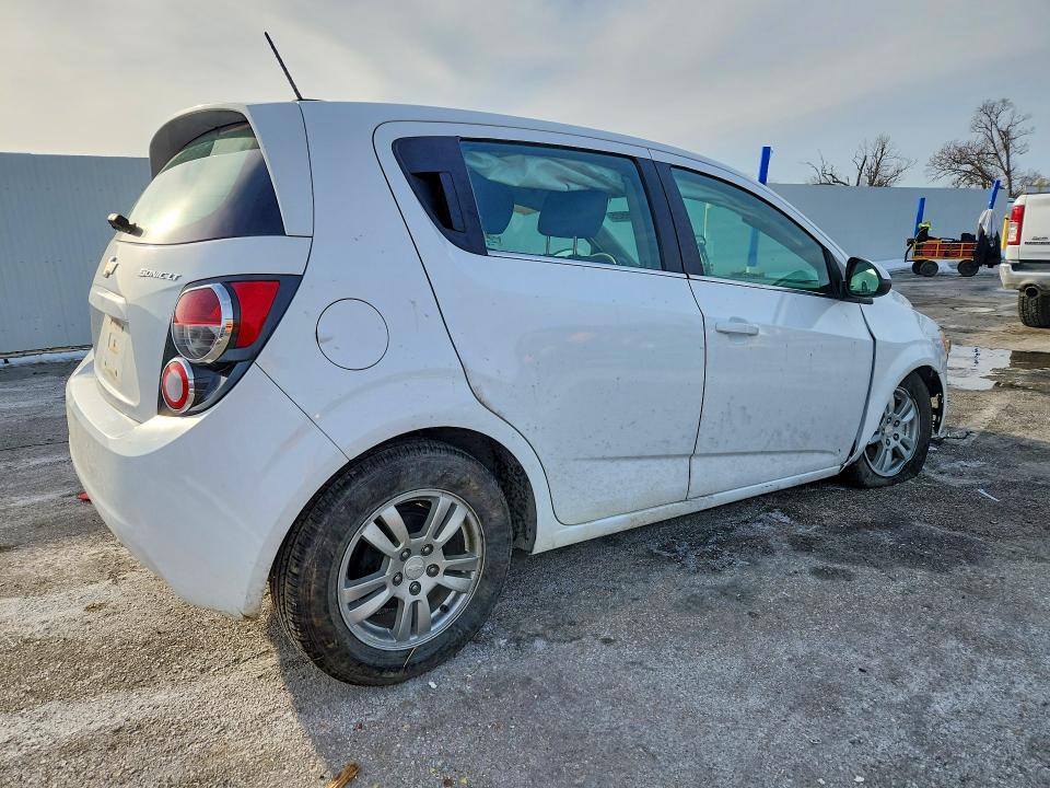 75666825 :رقم المزاد ، 1G1JC6SH3F4176665 vin ، 2015 Chevrolet Sonic مزاد بيع