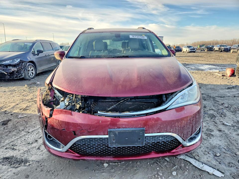 76733745 :رقم المزاد ، 2C4RC1EG2HR637838 vin ، 2017 Chrysler Pacifica مزاد بيع
