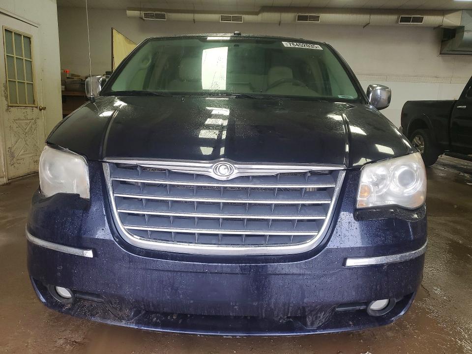 78452035 :رقم المزاد ، 2A4RR7DX0AR381055 vin ، 2010 Chrysler Town & Country مزاد بيع