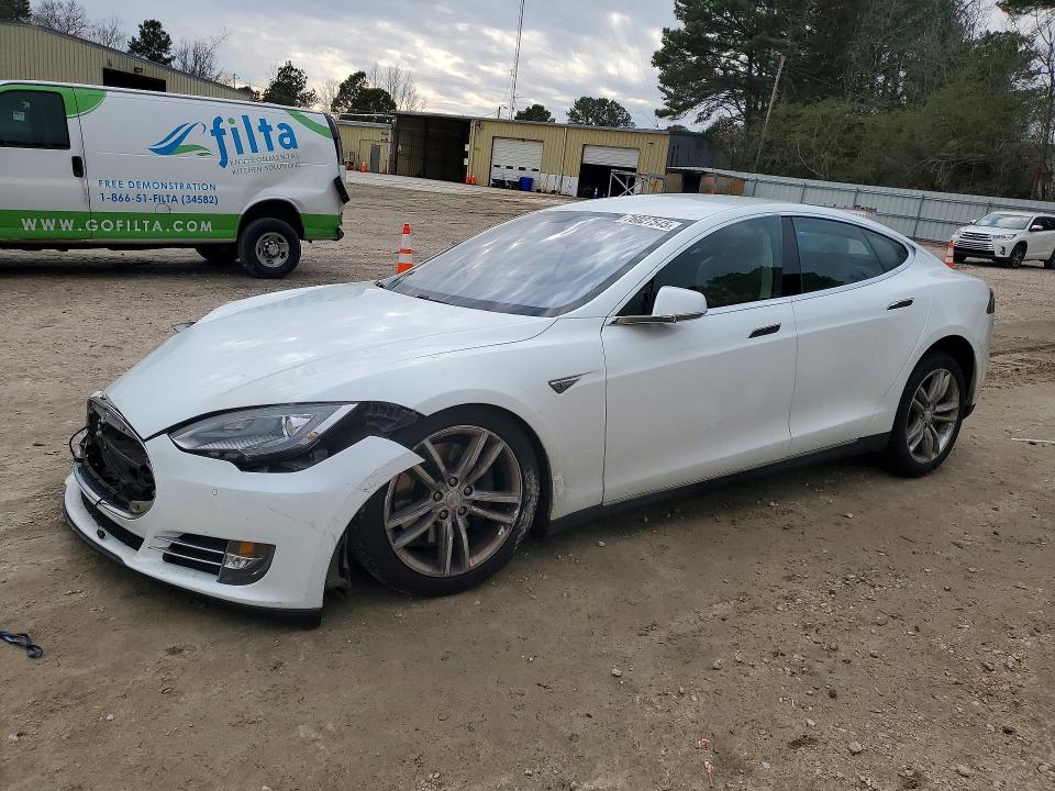 76027545 :رقم المزاد ، 5YJSA1H1XEFP44870 vin ، 2014 Tesla Model S مزاد بيع