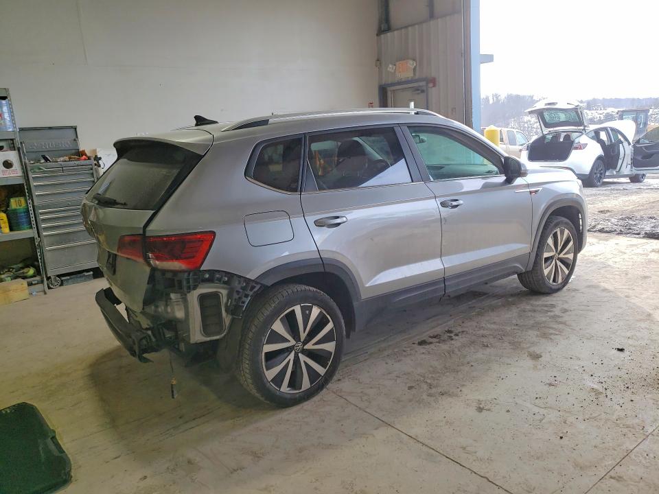 76344605 :رقم المزاد ، 3VVRX7B24NM097882 vin ، 2022 Volkswagen Taos مزاد بيع