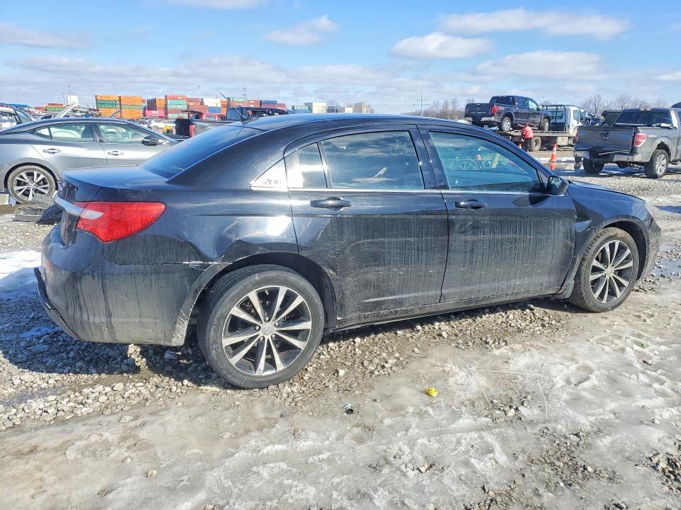 76408785 :رقم المزاد ، 1C3BC8FG8BN612511 vin ، 2011 Chrysler 200 مزاد بيع