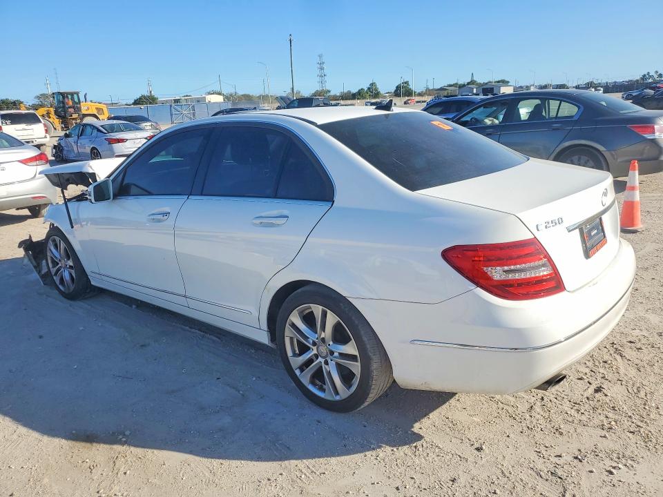Продажа на аукционе авто 2013 Mercedes-benz C, vin: WDDGF4HB9DR272502, номер лота: 76284445