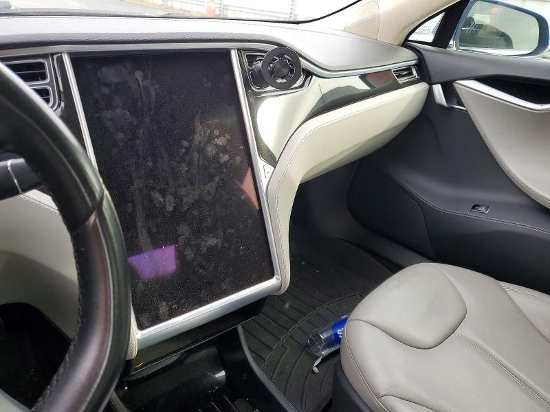 2015 Tesla Model S მანქანა იყიდება აუქციონზე, vin: 5YJSA1E20FF103984, აუქციონის ნომერი: 78514335