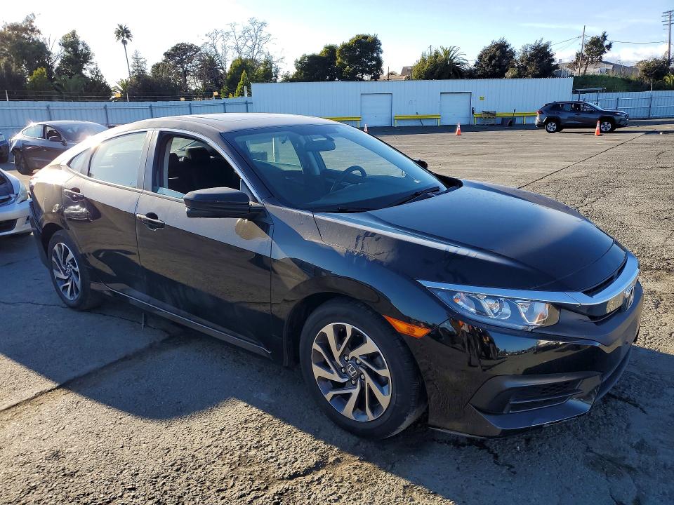 Продажа на аукционе авто 2018 Honda Civic, vin: 2HGFC2F72JH562790, номер лота: 76805415