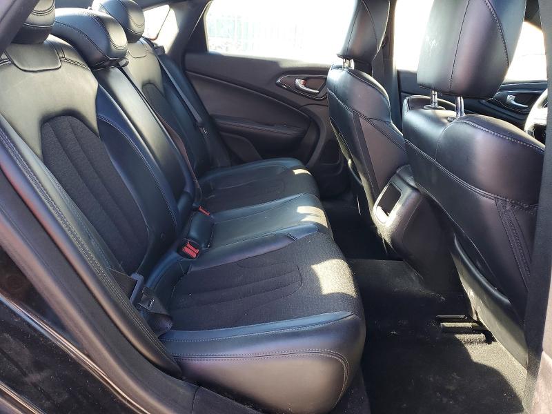 76444985 :رقم المزاد ، 1C3CCCBG7FN517733 vin ، 2015 Chrysler 200 مزاد بيع