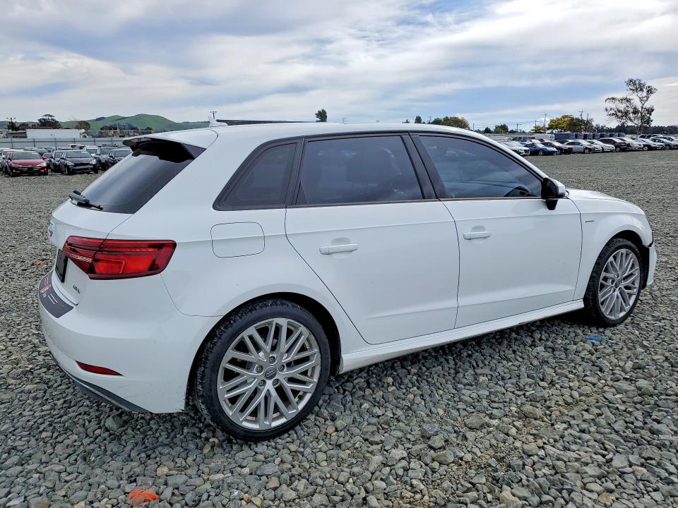 Продажа на аукционе авто 2018 Audi A3, vin: WAUUPBFF8JA054692, номер лота: 97301535