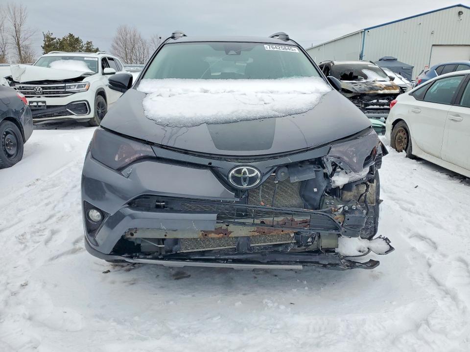 2018 Toyota Rav4 მანქანა იყიდება აუქციონზე, vin: 2T3RFREV2JW702042, აუქციონის ნომერი: 76425845