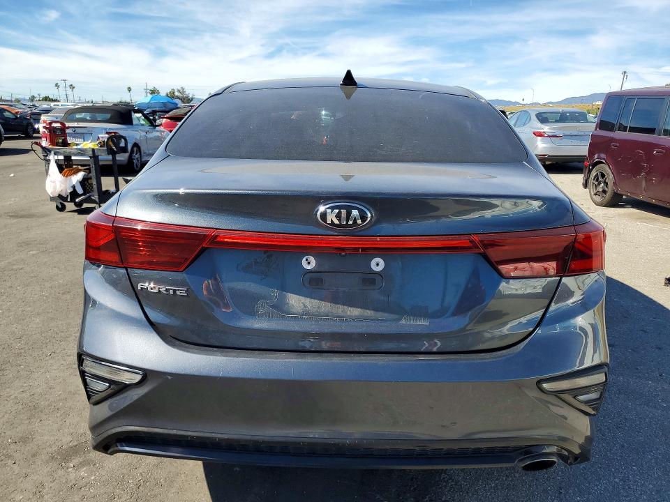 2019 Kia Forte მანქანა იყიდება აუქციონზე, vin: 3KPF24AD3KE028432, აუქციონის ნომერი: 79311265