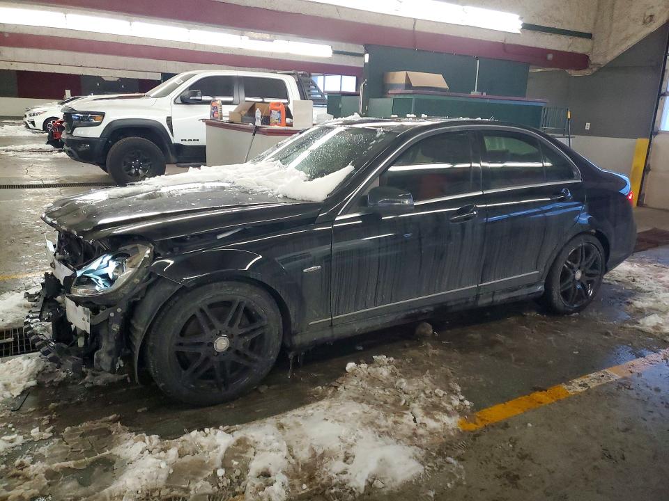 2014 Mercedes-benz C მანქანა იყიდება აუქციონზე, vin: WDDGF8AB1EG231604, აუქციონის ნომერი: 74093855