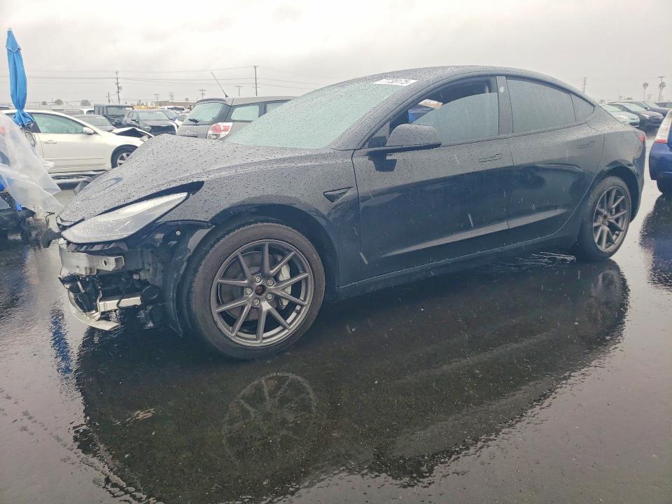 77738175 :رقم المزاد ، 5YJ3E1EB2NF136931 vin ، 2022 Tesla Model 3 مزاد بيع