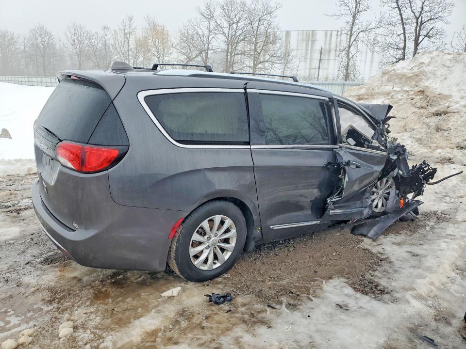 Продажа на аукционе авто 2018 Chrysler Pacifica, vin: 2C4RC1EG0JR330772, номер лота: 76929015