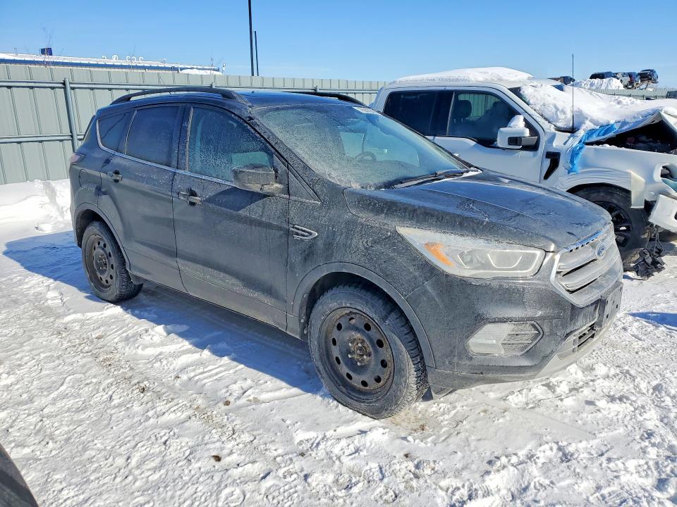 76942945 :رقم المزاد ، 1FMCU9GD1HUD21544 vin ، 2017 Ford Escape Se مزاد بيع