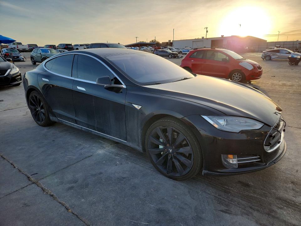 Продажа на аукционе авто 2014 Tesla Model S, vin: 5YJSA1H15EFP52715, номер лота: 78874455
