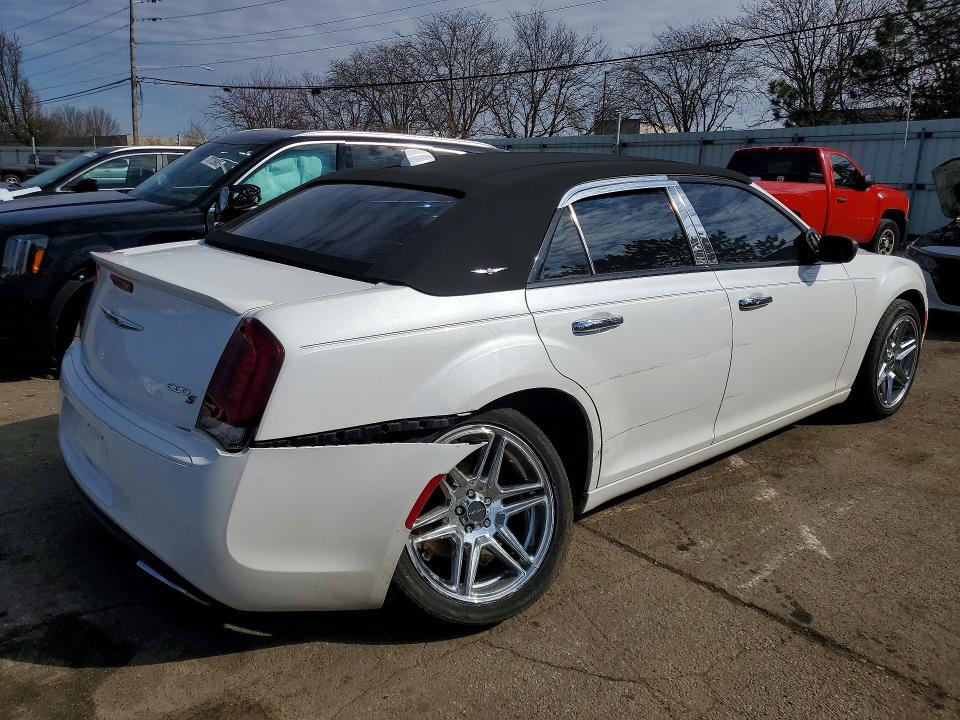 Продажа на аукционе авто 2015 Chrysler 300, vin: 2C3CCABG1FH882650, номер лота: 79080135