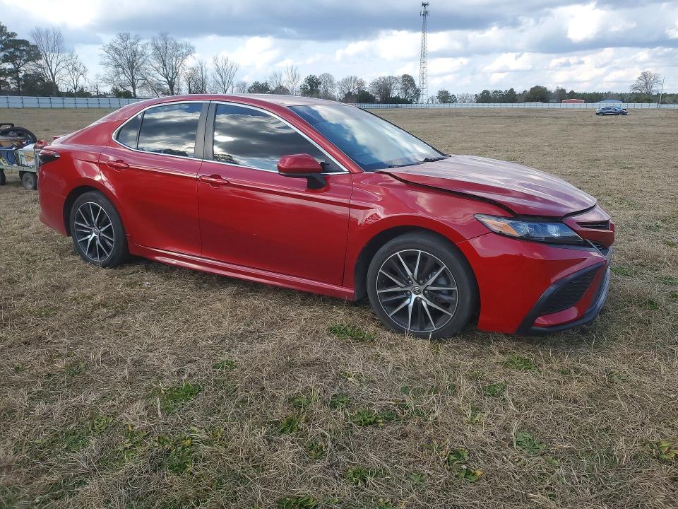 76725085 :رقم المزاد ، 4T1G11AK3MU489005 vin ، 2021 Toyota Camry مزاد بيع