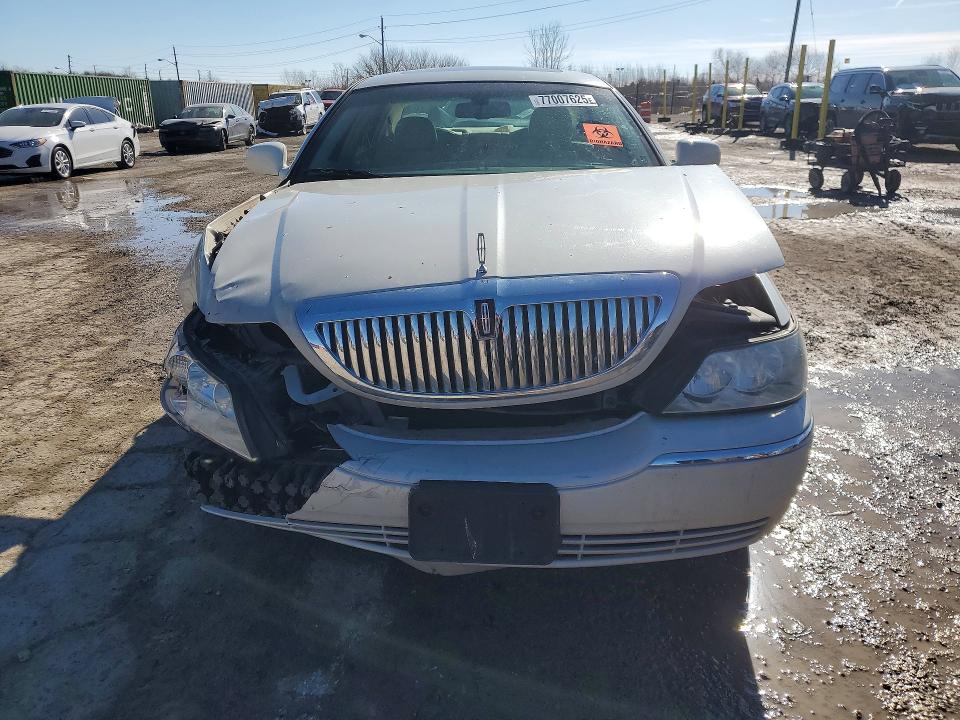 77007625 :رقم المزاد ، 1LNHM82V17Y608910 vin ، 2007 Lincoln Town Car مزاد بيع