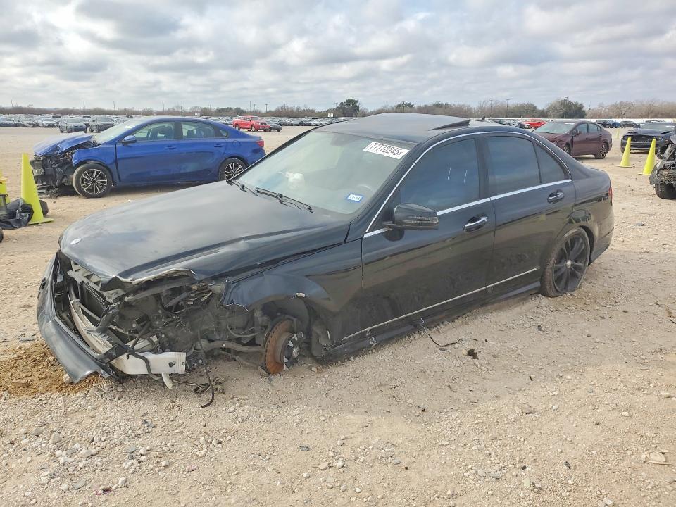 2013 Mercedes-benz C მანქანა იყიდება აუქციონზე, vin: WDDGF4HB0DA769968, აუქციონის ნომერი: 77778245