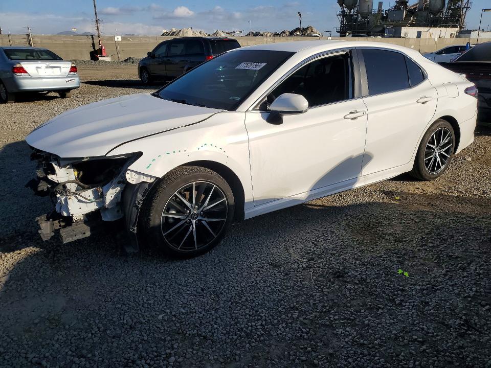 Продажа на аукционе авто 2021 Toyota Camry, vin: 4T1G11AKXMU471097, номер лота: 77520195