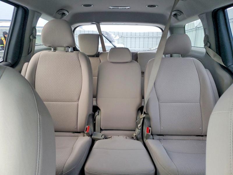 76058975 :رقم المزاد ، KNDMB5C1XH6270973 vin ، 2017 Kia Sedona مزاد بيع