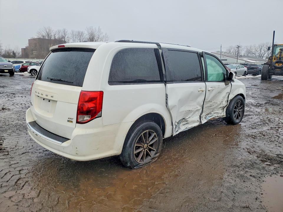 77557105 :رقم المزاد ، 2C4RDGEG5JR335384 vin ، 2018 Dodge Grand Caravan مزاد بيع