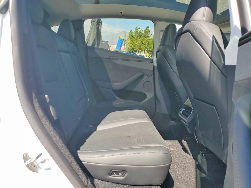 78685185 :رقم المزاد ، 7SAYGDEE4TF526263 vin ، 2026 Tesla Model Y مزاد بيع