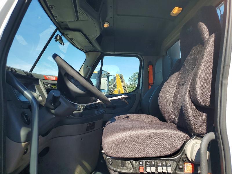 2016 Freightliner Cascadia 1 მანქანა იყიდება აუქციონზე, vin: 1FUBGEDV6GLHC5822, აუქციონის ნომერი: 77429405