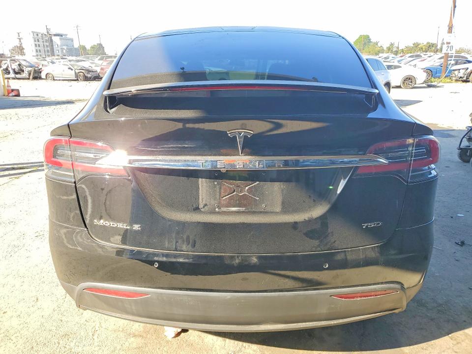74701235 :رقم المزاد ، 5YJXCBE23HF046169 vin ، 2017 Tesla Model X مزاد بيع