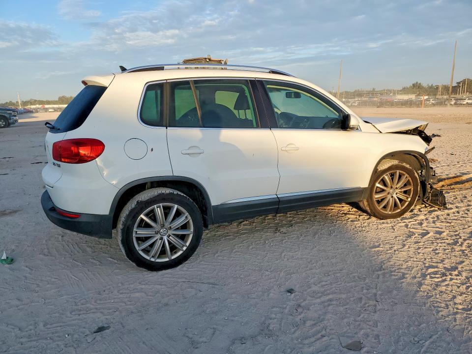 2015 Volkswagen Tiguan მანქანა იყიდება აუქციონზე, vin: WVGAV7AX3FW507857, აუქციონის ნომერი: 76195945
