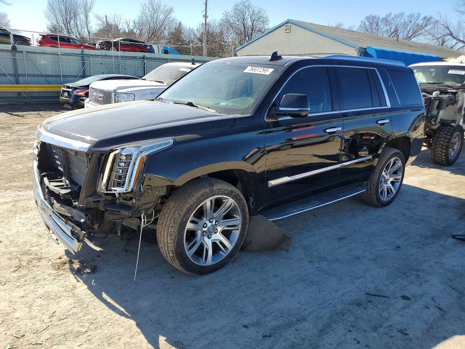 76637295 :رقم المزاد ، 1GYS4BKJ0HR135995 vin ، 2017 Cadillac Escalade مزاد بيع