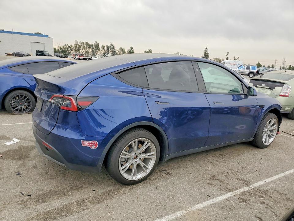2023 Tesla Model Y მანქანა იყიდება აუქციონზე, vin: 7SAYGDED8PF957377, აუქციონის ნომერი: 77006595