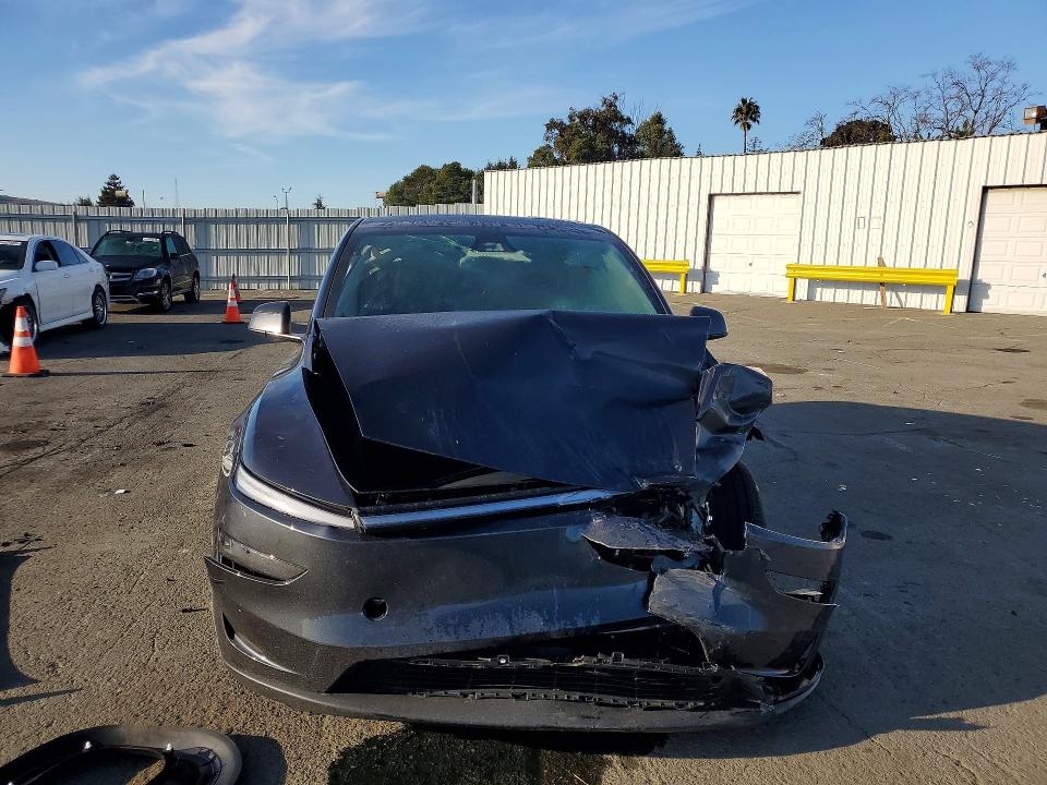 75848685 :رقم المزاد ، 7SAYGDED1TF537387 vin ، 2026 Tesla Model Y مزاد بيع