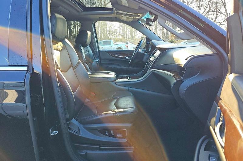 77332165 :رقم المزاد ، 1GYS4JKJ7JR335854 vin ، 2018 Cadillac Escalade E مزاد بيع