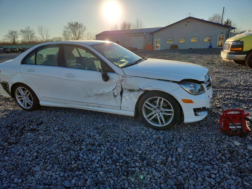 2014 Mercedes-benz C მანქანა იყიდება აუქციონზე, vin: WDDGF8AB2EA913135, აუქციონის ნომერი: 78808615