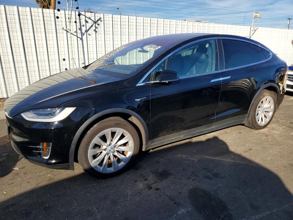 77247405 :رقم المزاد ، 5YJXCDE26LF263834 vin ، 2020 Tesla Model X مزاد بيع