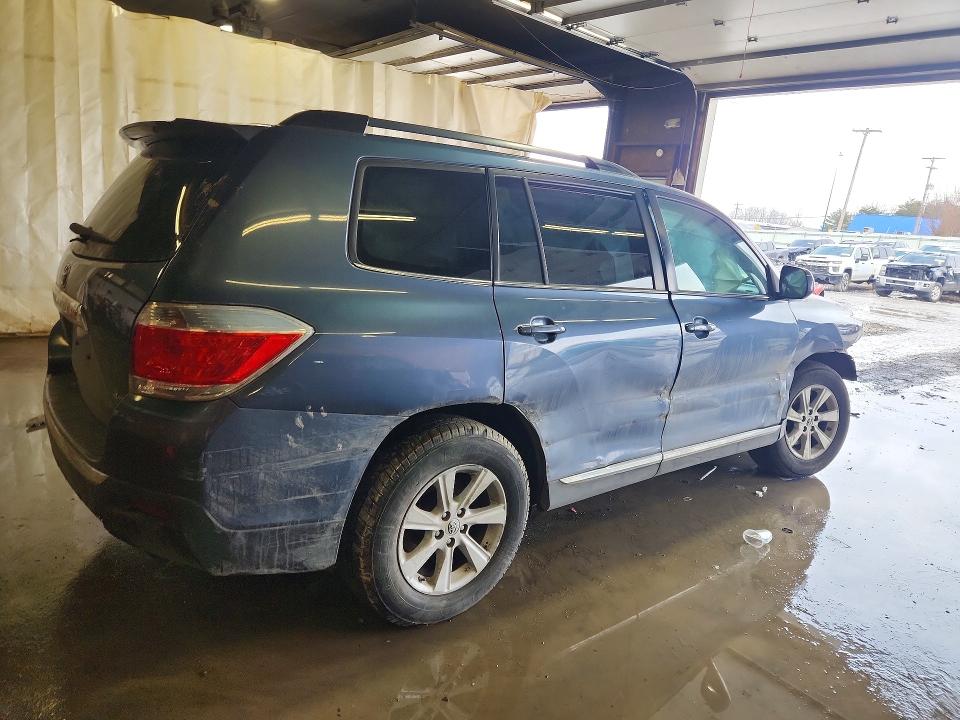 Продажа на аукционе авто 2013 Toyota Highlander, vin: 5TDBK3EH2DS270577, номер лота: 77905275