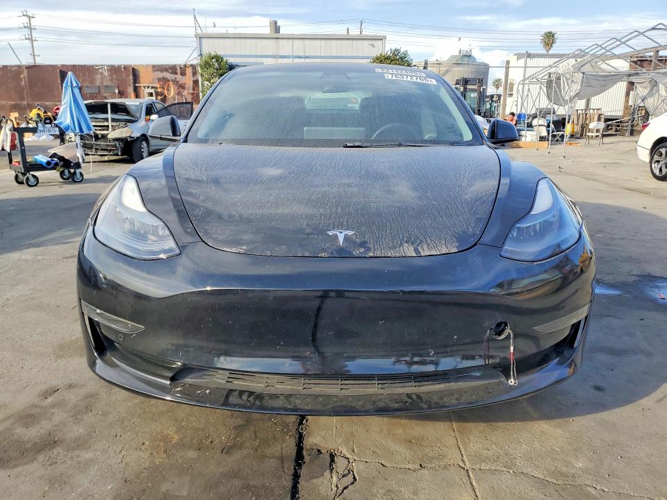 76372765 :رقم المزاد ، 5YJ3E1EA6NF373378 vin ، 2022 Tesla Model 3 مزاد بيع