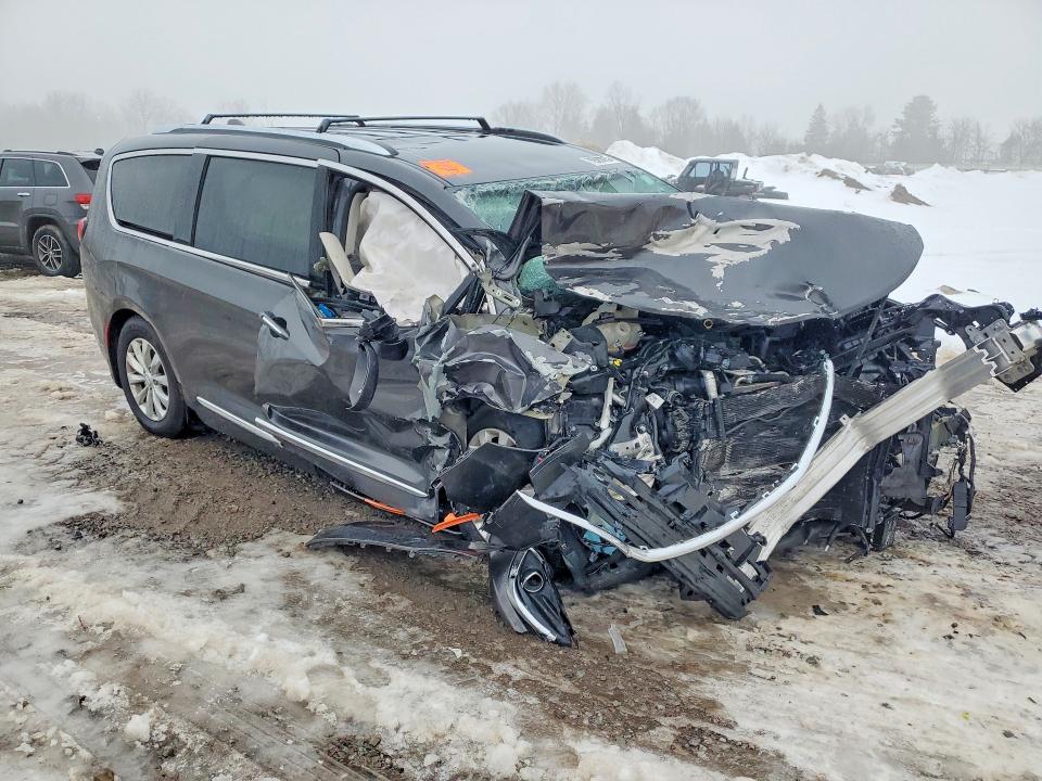 Продажа на аукционе авто 2018 Chrysler Pacifica, vin: 2C4RC1EG0JR330772, номер лота: 76929015
