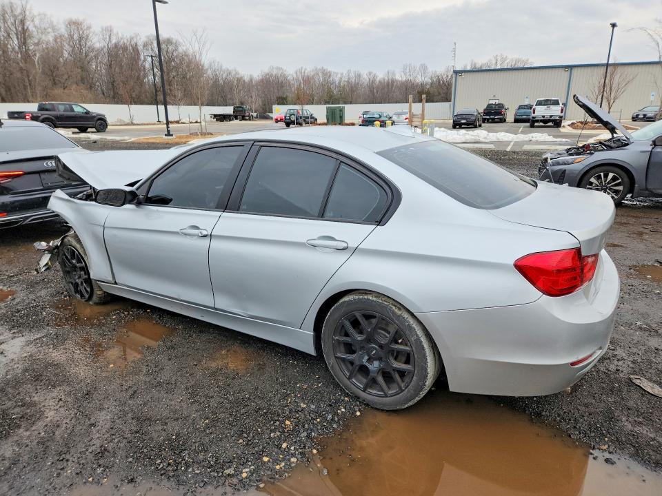 77691385 :رقم المزاد ، WBA3C3G56ENS68663 vin ، 2014 Bmw 320 مزاد بيع