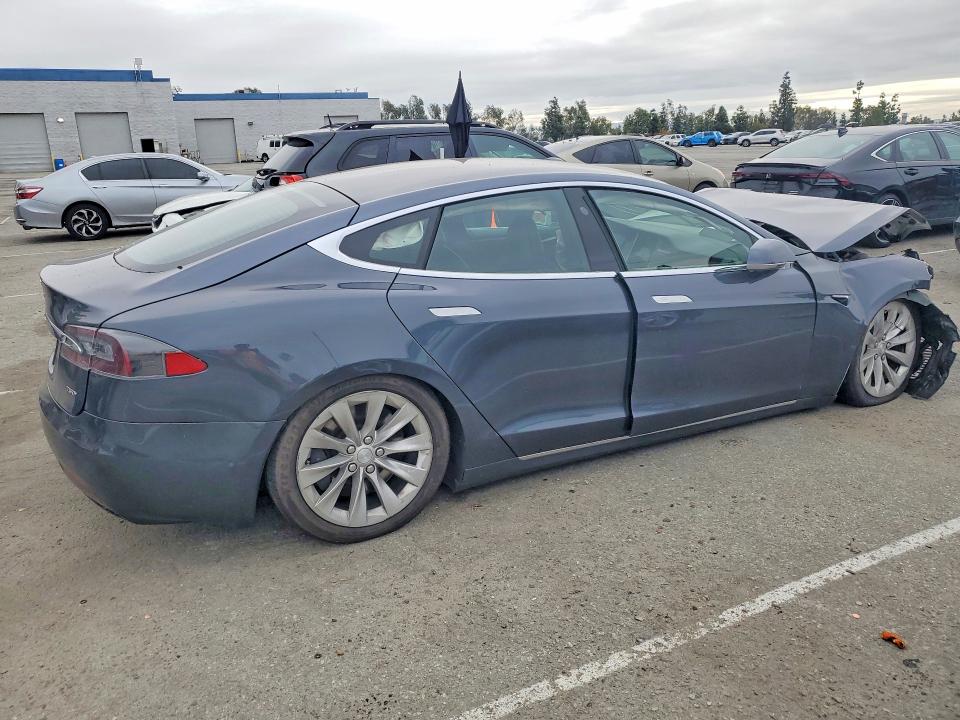 2018 Tesla Model S მანქანა იყიდება აუქციონზე, vin: 5YJSA1E20JF282651, აუქციონის ნომერი: 76983835
