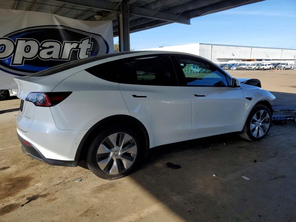 77594745 :رقم المزاد ، 5YJYGDEEXMF255353 vin ، 2021 Tesla Model Y مزاد بيع