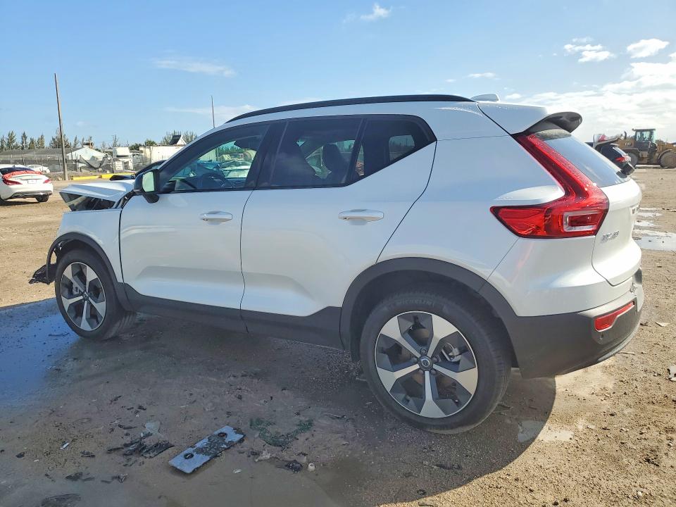 77595115 :رقم المزاد ، YV4L12UC0T2700326 vin ، 2026 Volvo Xc40 مزاد بيع