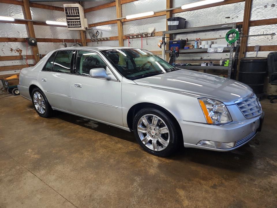 2011 Cadillac Dts მანქანა იყიდება აუქციონზე, vin: 1G6KP5ESXBU117594, აუქციონის ნომერი: 78449655